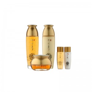 Антивозрастной набор с золотом и женьшенем BERGAMO Luxury Yezihu Gold Set