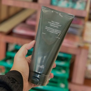 Успокаивающий шампунь для кожи головы с чайным деревом Lador Tea Tree Calming Scalp Shampoo 330мл