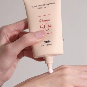 Солнцезащитный крем для проблемной кожи Ottie Derma Control Sun Cream SPF50+ PA++++ 60мл