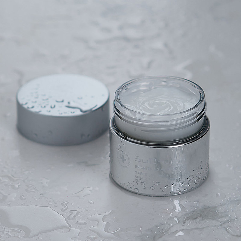 Осветляющий крем с волюфилином Bueno Brightening Moisture Cream 80 гр