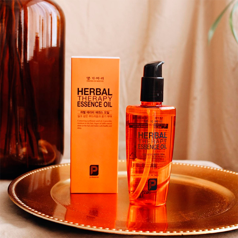 Восстанавливающее масло для волос Daeng Gi Meo Ri Herbal Therapy Essence Oil 140мл