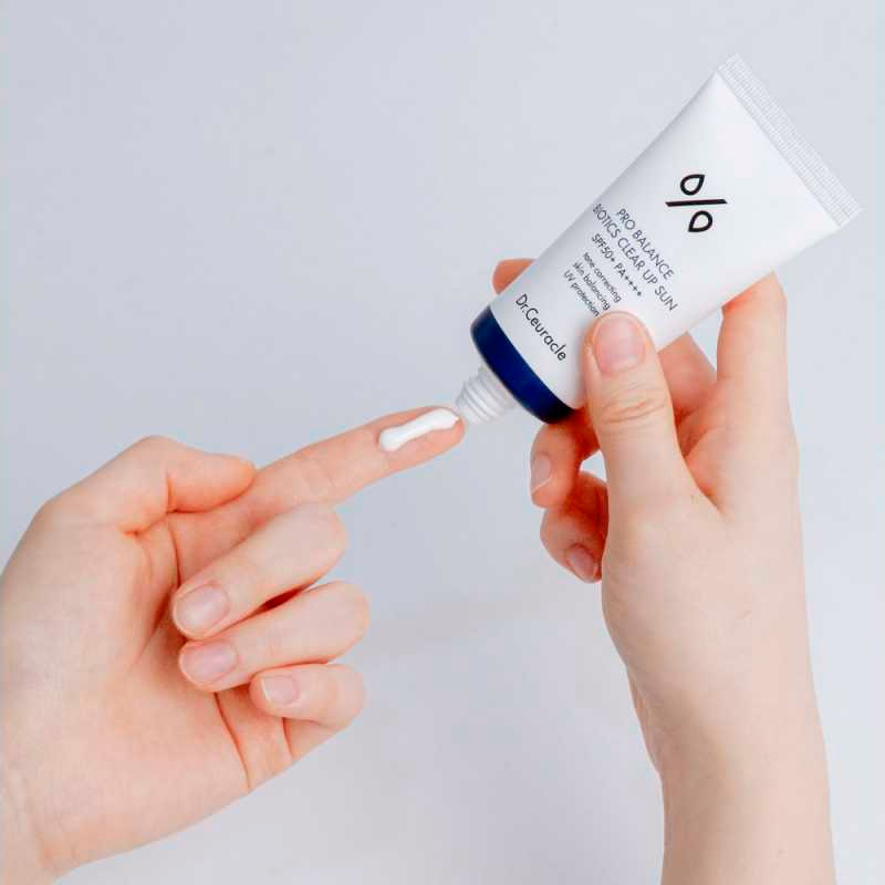 Солнцезащитный крем с пробиотиками Dr.CEURACLE Pro Balance Biotics Clear Up Sun SPF 50+ PA++++ 50мл