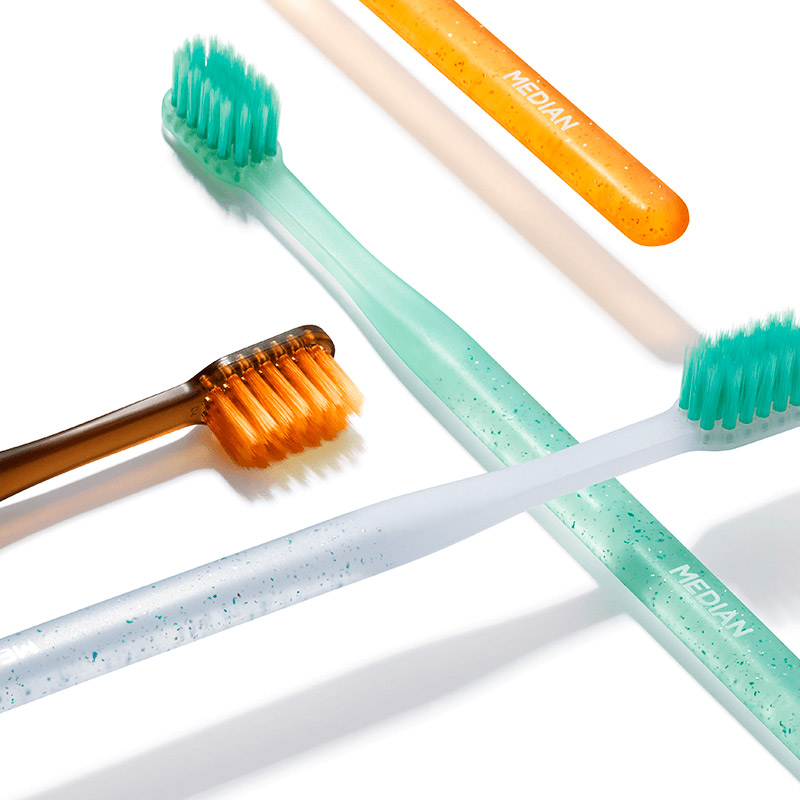 Зубная щетка от кариеса с центеллой Median Natural Safe Tartar Care Toothbrush 1 шт