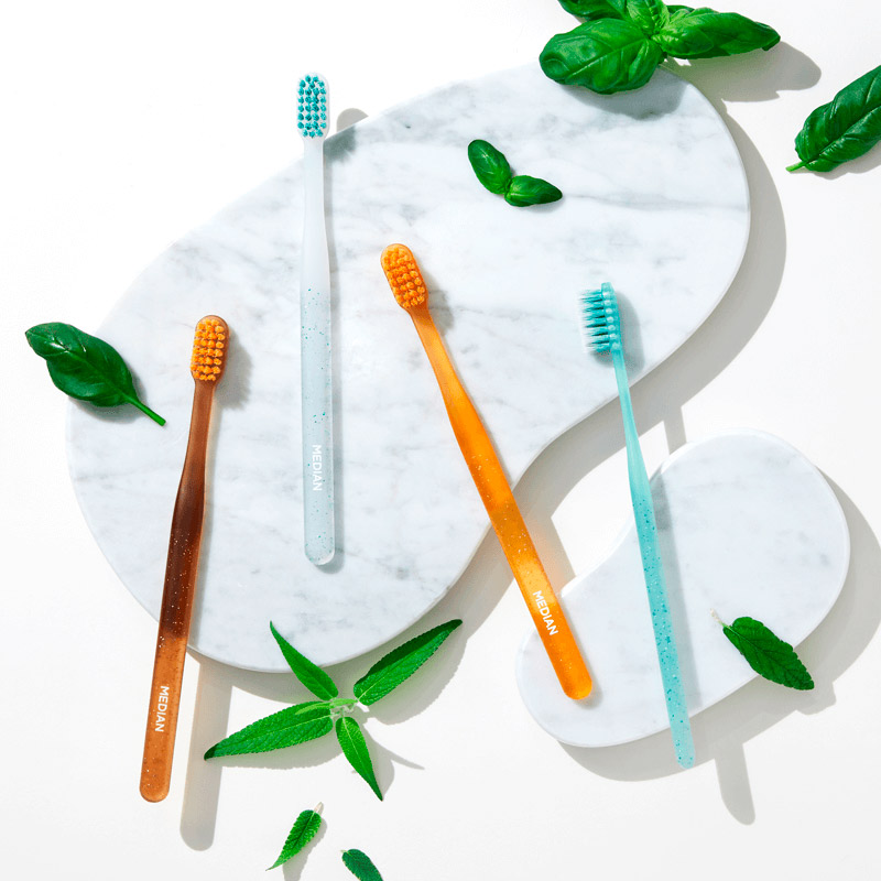 Зубная щетка от кариеса с центеллой Median Natural Safe Tartar Care Toothbrush 1 шт
