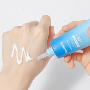 Ультраувлажняющая солнцезащитная сыворотка Medi-Peel Aqua Mooltox Water-Fit Sun Serum SPF50+ PA++++ 50мл