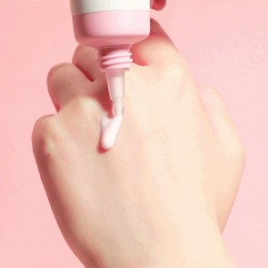 Солнцезащитная сыворотка Round Lab Camellia Deep Collagen Firming Sun Serum SPF50+ PA++++ 50мл
