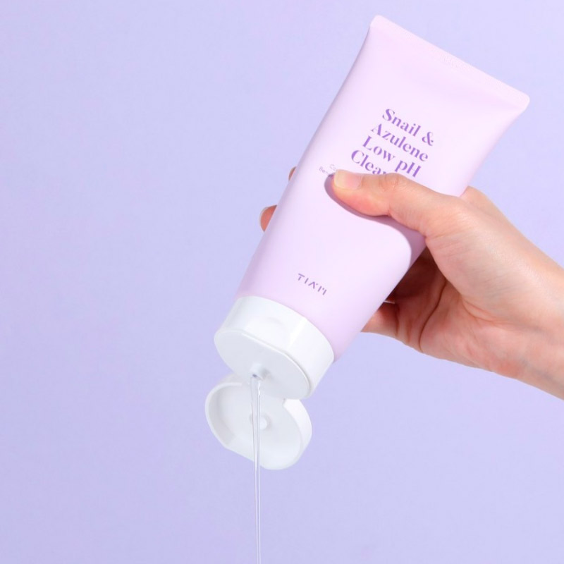 Успокаивающий гель для умывания с муцином TIAM Snail Azulene Low pH Cleanser 200 мл