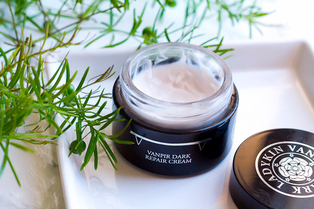 Осветляющий лифтинг-крем для лица LADYKIN Vanpir Dark Repair Cream
