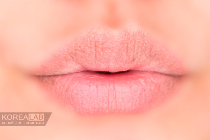 Маска для губ с маслом камелии PETITFEE Oil Blossom Lip mask Camelia