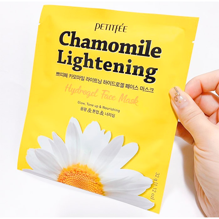 Успокаивающая гидрогелевая маска PETITFEE Chamomile Lightening Hydrogel Face Mask Успокаивающая гидрогелевая маска PETITFEE Chamomile Lightening Hydrogel Face Mask