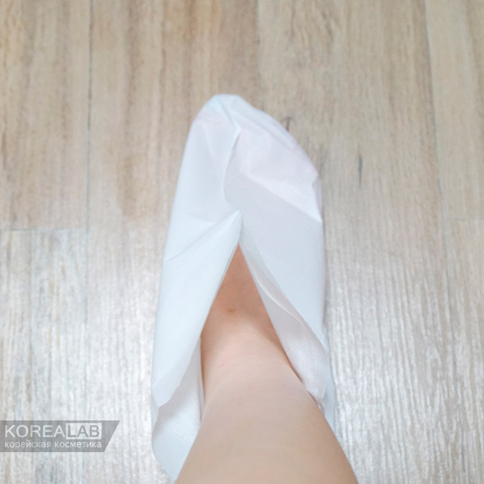 Маска-носочки для ног с сухой эссенцией PETITFEE Dry Essence Foot Pack