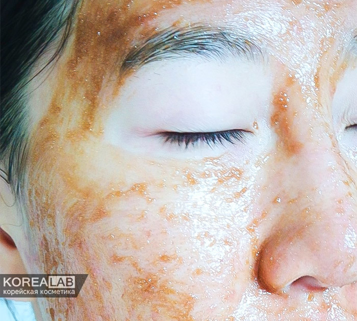 Маска-скраб для лица SKINFOOD Black Sugar Mask Wash Off