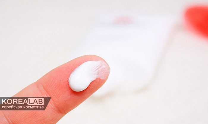 Осветляющий крем для сияния кожи SKINFOOD Tomato Milky Shine Cream