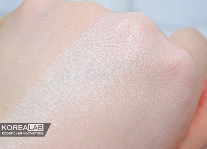Осветляющий крем для сияния кожи SKINFOOD Tomato Milky Shine Cream