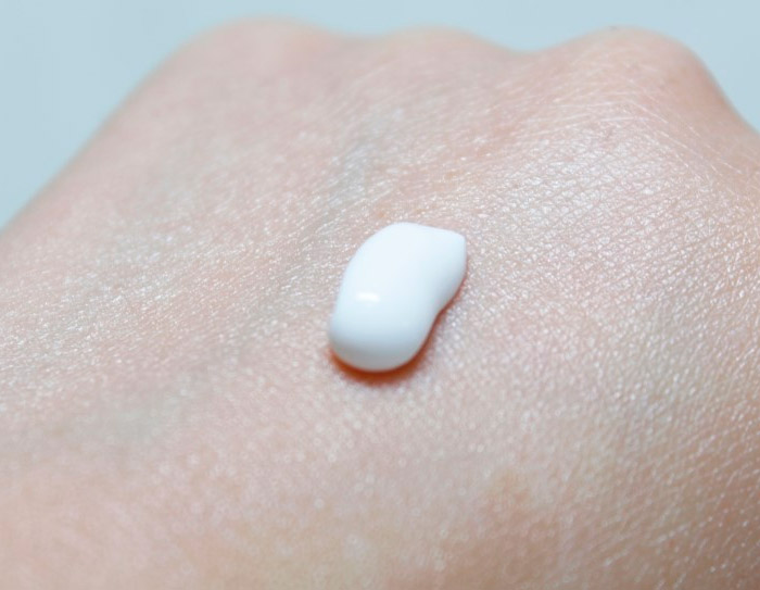 Солнцезащитный минеральный крем SOME BY MI Truecica Mineral 100 Calming Sun Cream SPF50+ PA++++ Солнцезащитный минеральный крем SOME BY MI Truecica Mineral 100 Calming Sun Cream SPF50+ PA++++