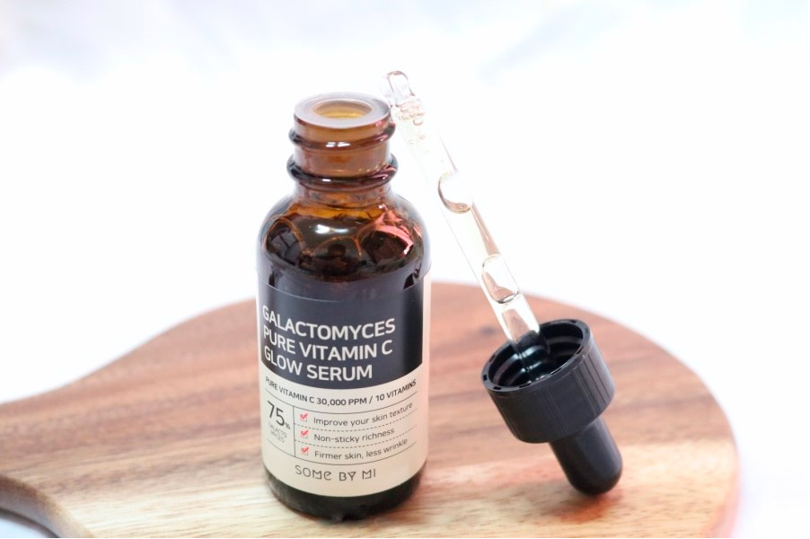 Осветляющая сыворотка с витамином С SOME BY MI Galactomyces Pure Vitamin C Glow Serum Осветляющая сыворотка с витамином С SOME BY MI Galactomyces Pure Vitamin C Glow Serum