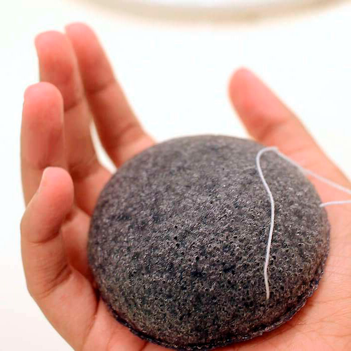 Спонж коняку с углем THE SAEM Charcoal Jelly Cleansing Puff Спонж коняку с углем THE SAEM Charcoal Jelly Cleansing Puff